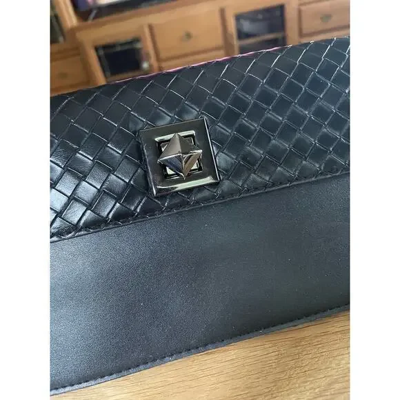 6/$25 Sondra Roberts Squared Woven XL Wallet - Picture 1 of 7